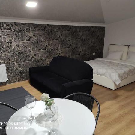 Studio In The Center City Кишинёв Экстерьер фото
